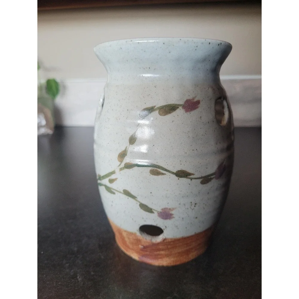 N/A beautiful vine unglazed